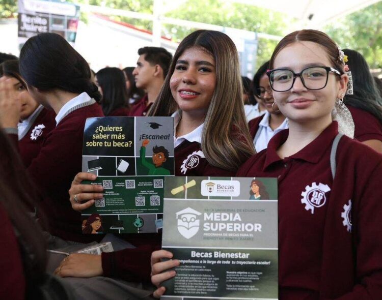 Becas Benito Juárez y Jóvenes Escribiendo el Futuro realizan pago doble en abril; este es el calendario